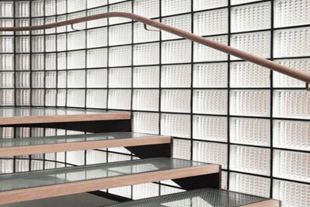 Ứng dụng của gạch kính lấy sáng khi xây nhà mới